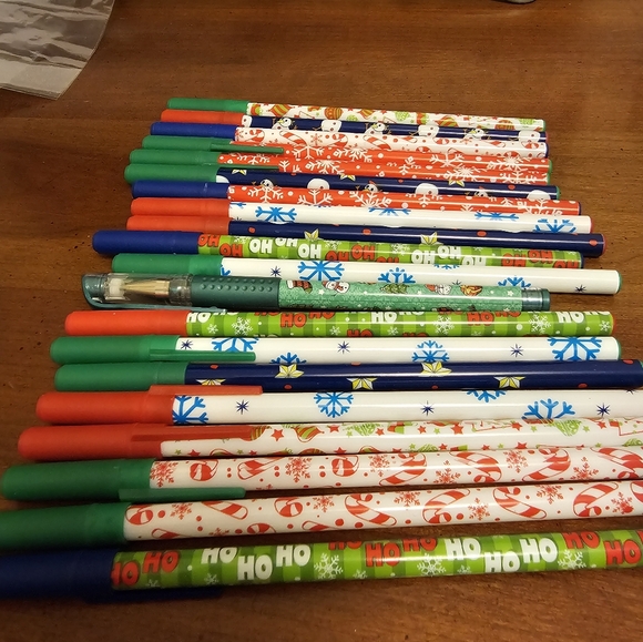 NEW CHRISTMAS INK PENS - Picture 1 of 4